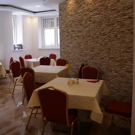 Nocleg ze śniadaniem Amadea 3*