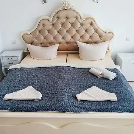 Amadea Nocleg ze śniadaniem 3*